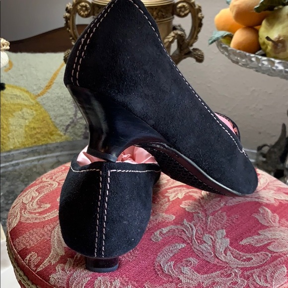 COLE HAAN KITTEN HEEL BLK SUEDE WITH PINK 7.5 B - Picture 4 of 6